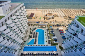 Beach Bliss Apartment in Infinity Beach Resort parking